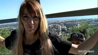 Fort rousse milf environ percé à son cul en public