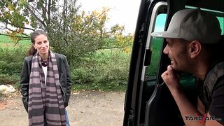 ���හඹු බබා සමග ඉසිය Jizz මත සැලකීමේදී