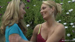 Чоң сиськи в лесбийском буйстве